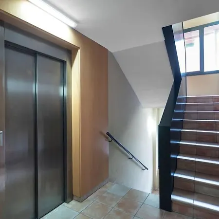 & Spacious Flat With Pool Near Fenals Διαμέρισμα *