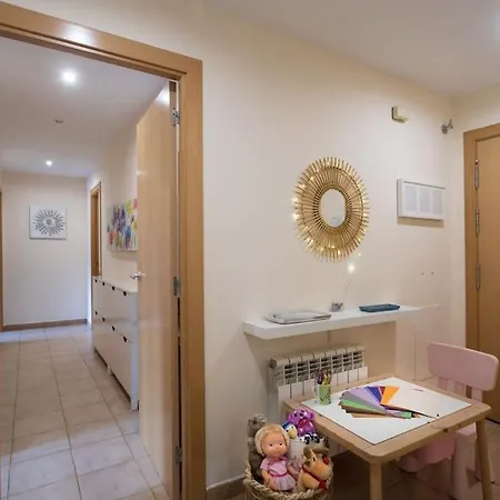 & Spacious Flat With Pool Near Fenals Διαμέρισμα *