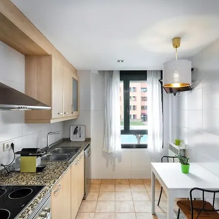 & Spacious Flat With Pool Near Fenals