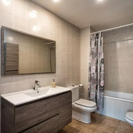 & Spacious Flat With Pool Near Fenals * يوريت دي مار
