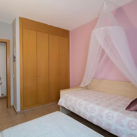شقة & Spacious Flat With Pool Near Fenals يوريت دي مار
