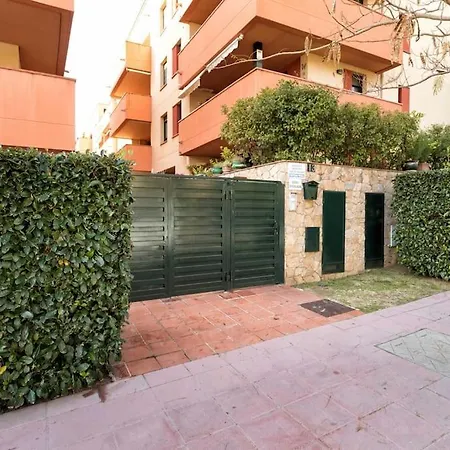 & Spacious Flat With Pool Near Fenals *